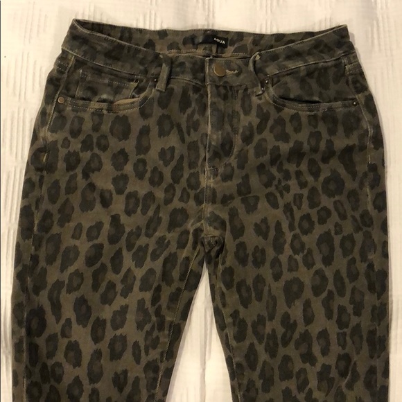 Aqua Frayed Ankle Skinny Jeans in Leopard - Picture 3 of 6